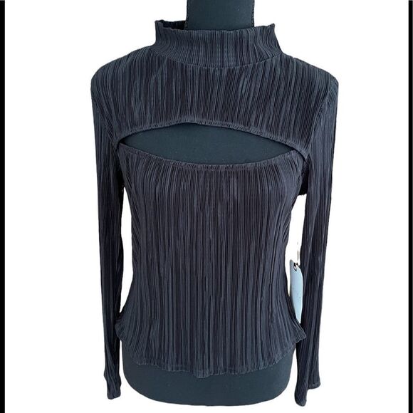NEW with tags Leith Women's  Black
Textured Cutout Front Mock neck top size M - Picture 2 of 9